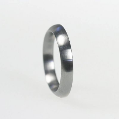 Ring in Edelstahl, 3,5mm breit, innen gewölbt, außen gerundet, mattierte Oberfläche