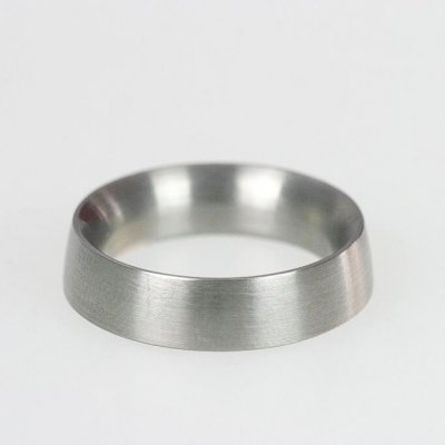 Ring in Edelstahl, 5,6mm breit, innen stark gerundet, außen flach gewölbt, mattierte Oberfläche