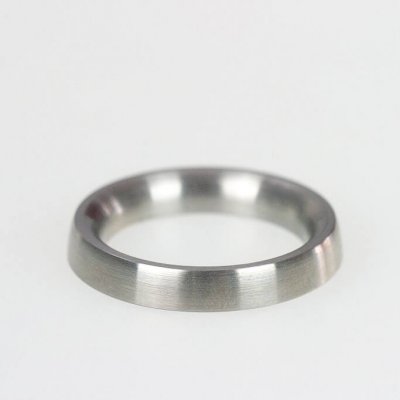 Ring in Edelstahl, 3,7mm breit, innen und außen gewölbt, mattierte Oberfläche