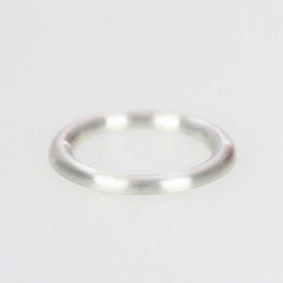 Ring in Silber, 1,7mm breit, halbrund, mattierte Oberfläche